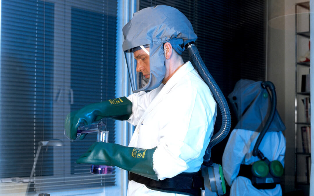 Rękawice chemoodporne – co warto wiedzieć?